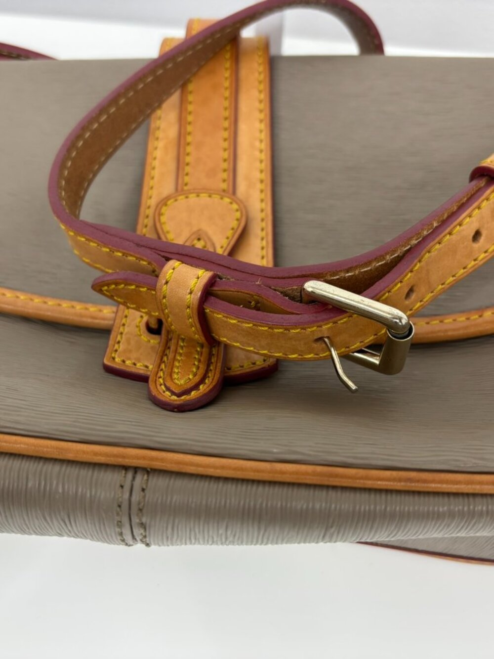 Vintage Dooney & Bourke All Weather Leather Equestrian Bag & Matching Pouch Set - Picture 4 of 9